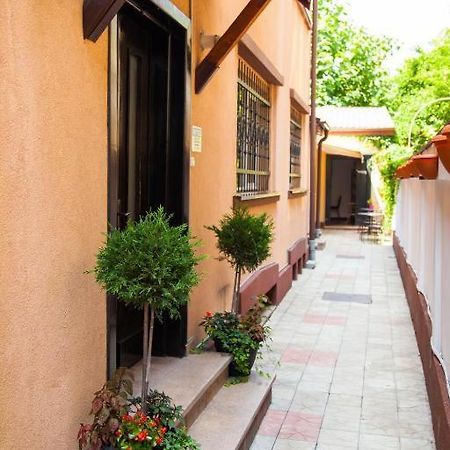 Guesthouse Smart Bukarest Eksteriør billede