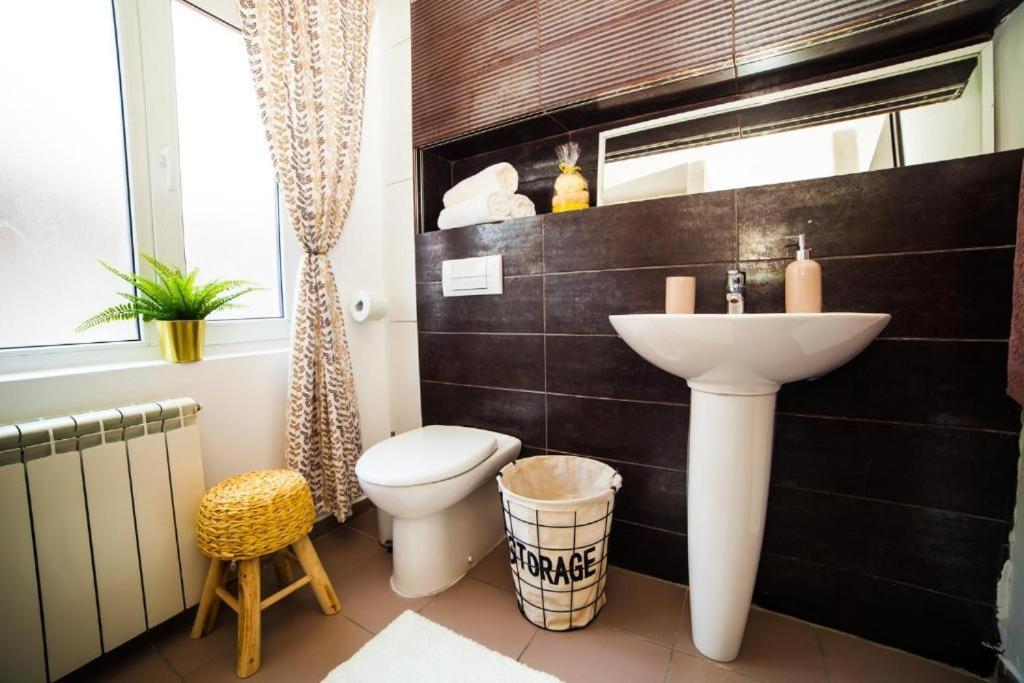 Guesthouse Smart Bukarest Eksteriør billede