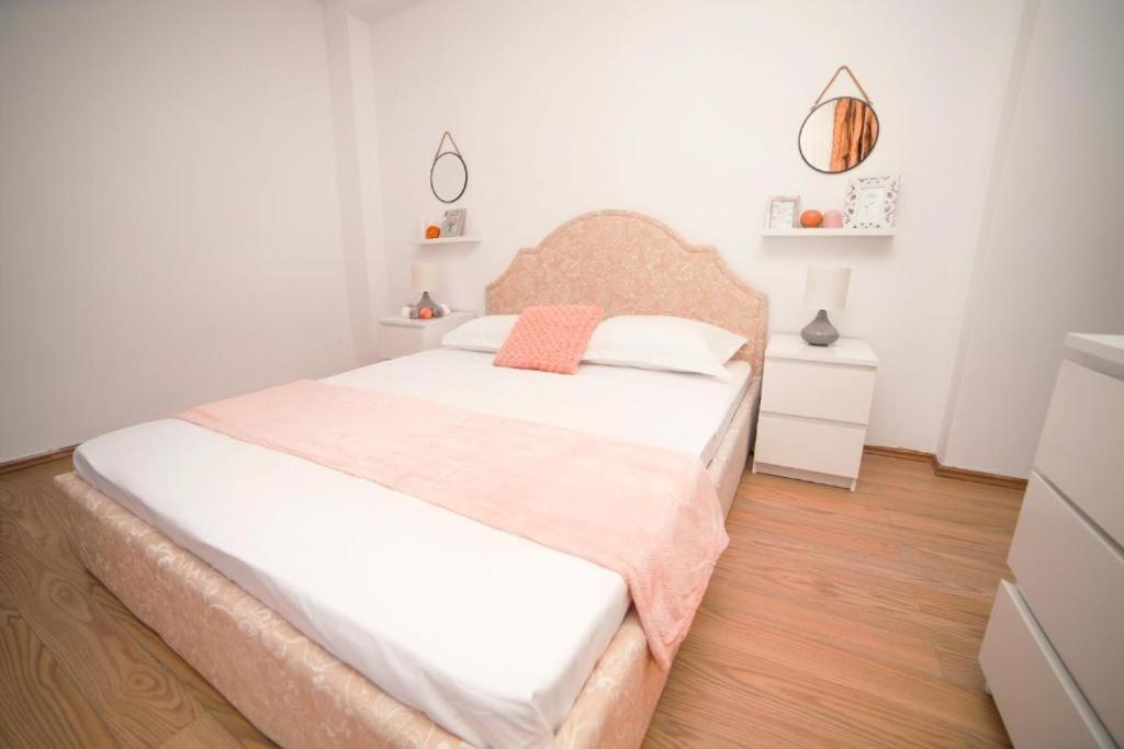 Guesthouse Smart Bukarest Eksteriør billede