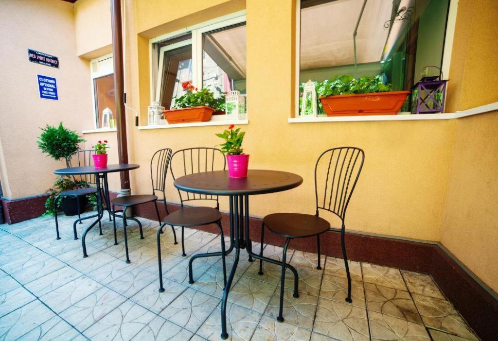 Guesthouse Smart Bukarest Eksteriør billede
